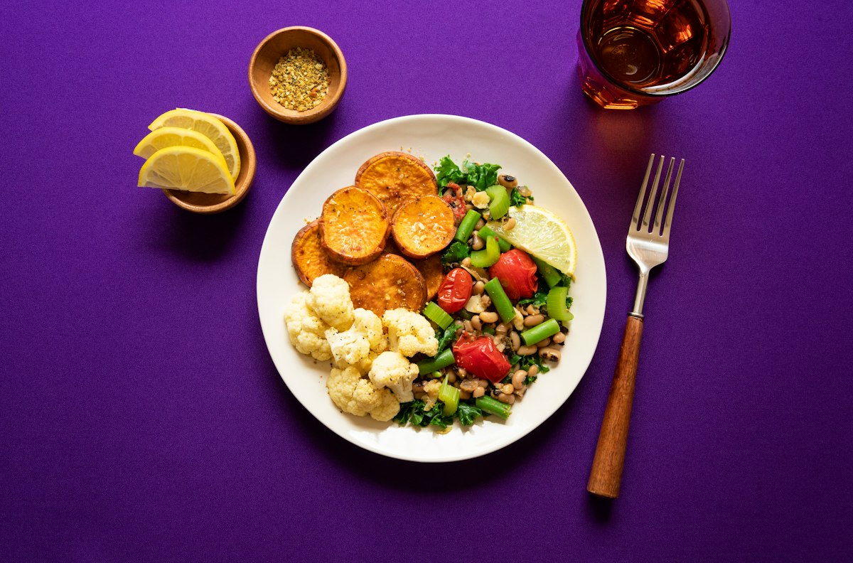 Insalata fresca con verdure di stagione